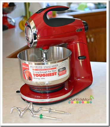 Sunbeam Mixmaster w/ 2 bowls, Beaters and dough hooks - household