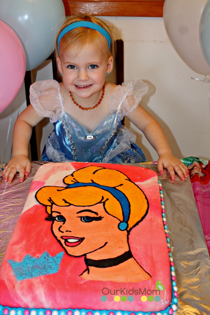 Cinderella Birthday Cake Online Delivery | Yummycake